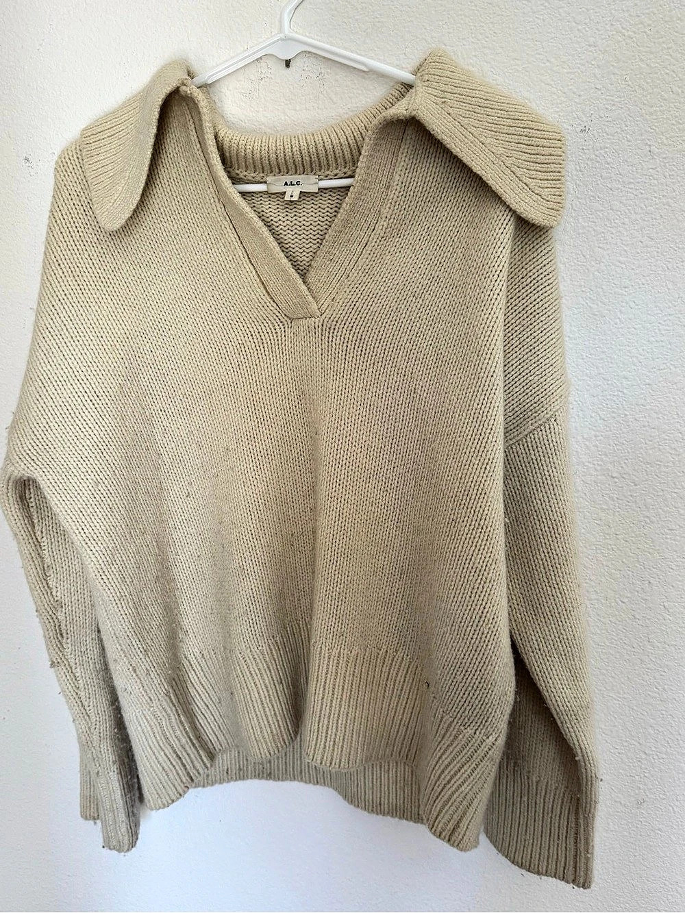A.Large.C. Cream V-Neck Sweater Size Large